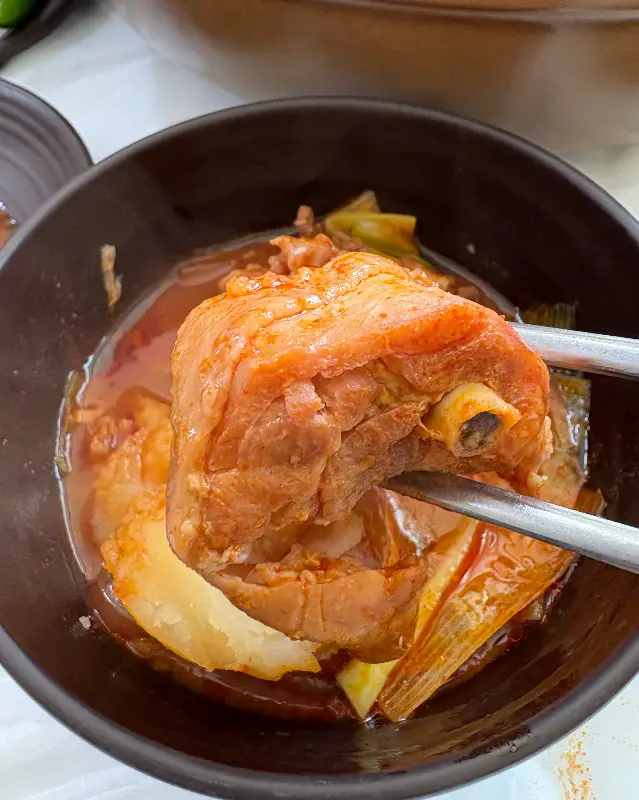 닭볶음탕 한 조각