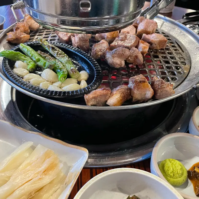 멜젓에 찍은 고기