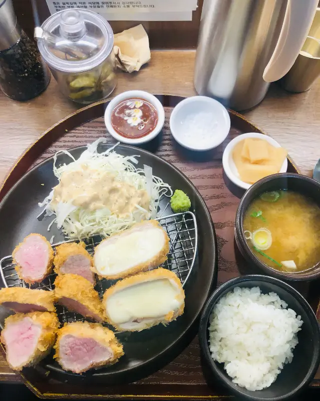 돈까스 한 상 차림