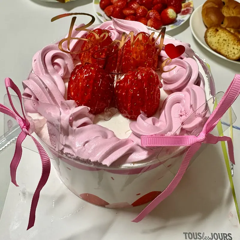 러블리한 딸기 케이크