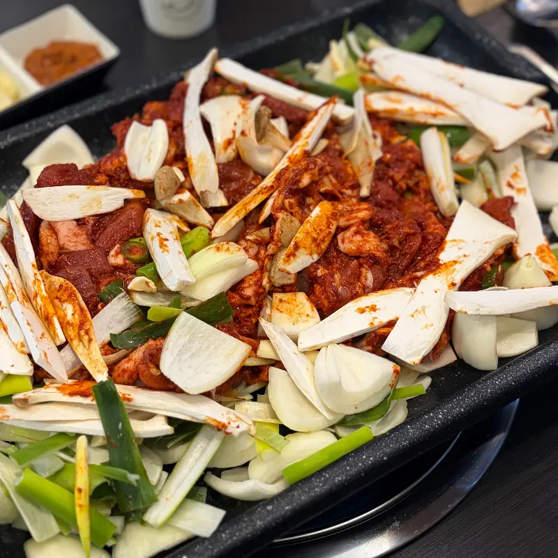 푸짐한 오리 주물럭 한 상 차림