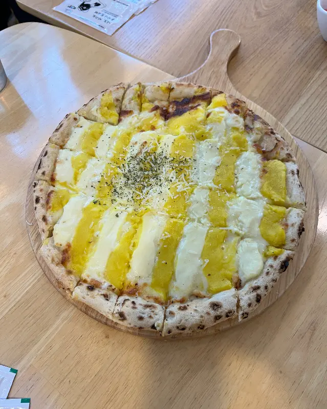 달콤한 고구마와 치즈의 환상적인 만남, 고구마 크림치즈 피자