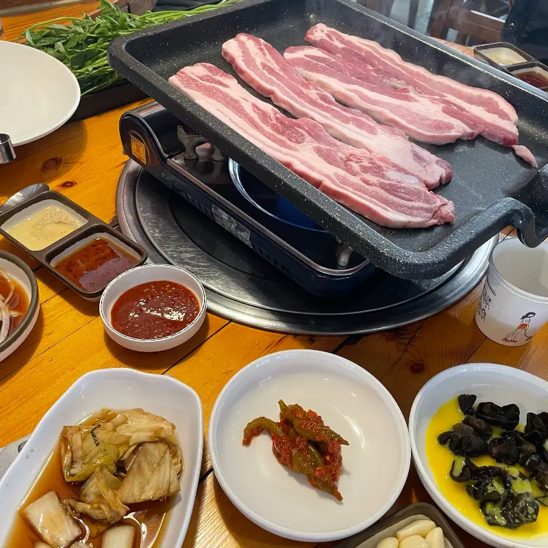 미나리 삼겹살 한 상 차림