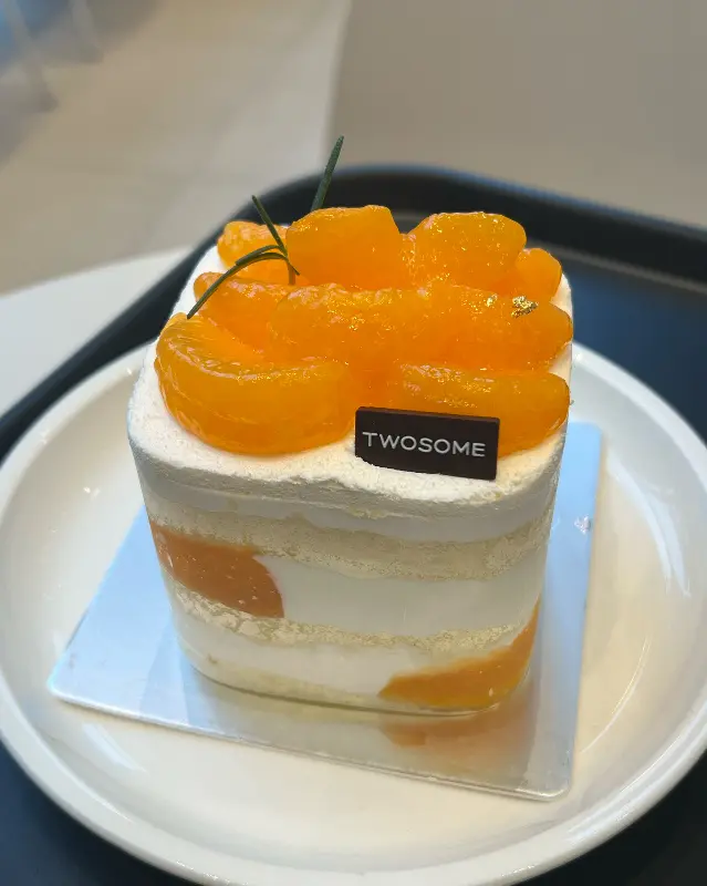 눈으로도 즐거운 망고 생크림 케이크