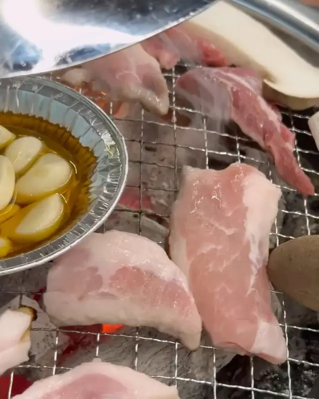 노릇노릇 구워진 삼겹살