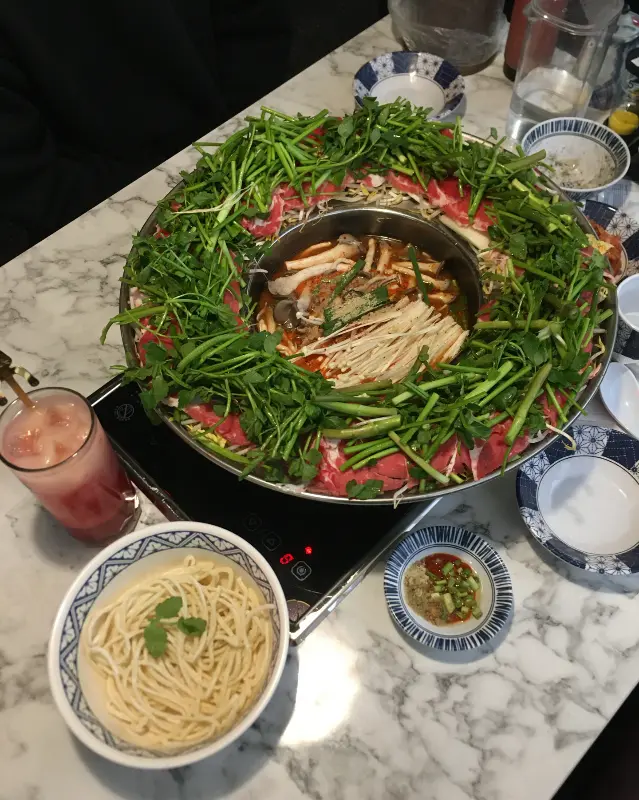 화산샤브칼국수 전체 상차림