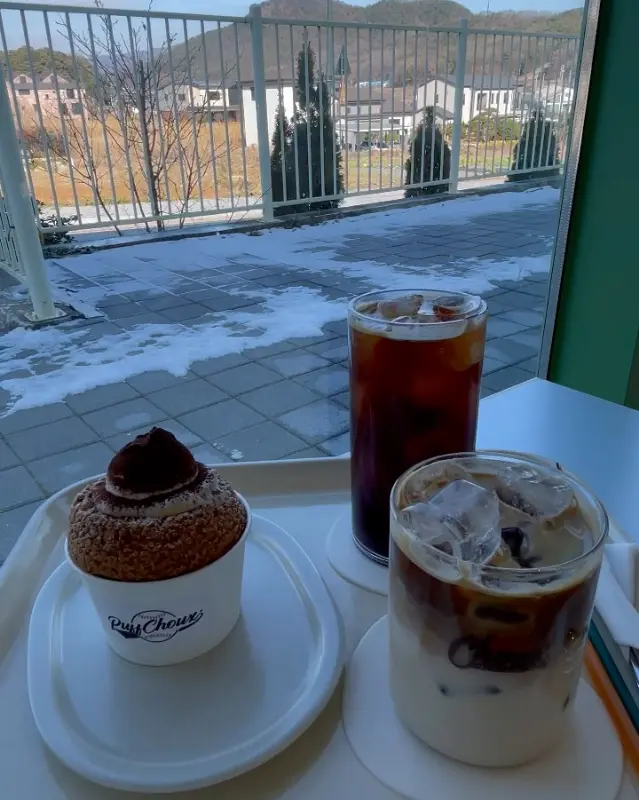 티라미수 쿠키슈와 음료