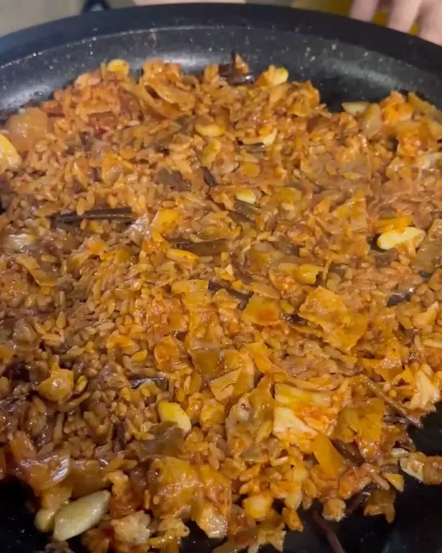 고기를 구워 먹은 후 볶아 먹는 김치볶음밥