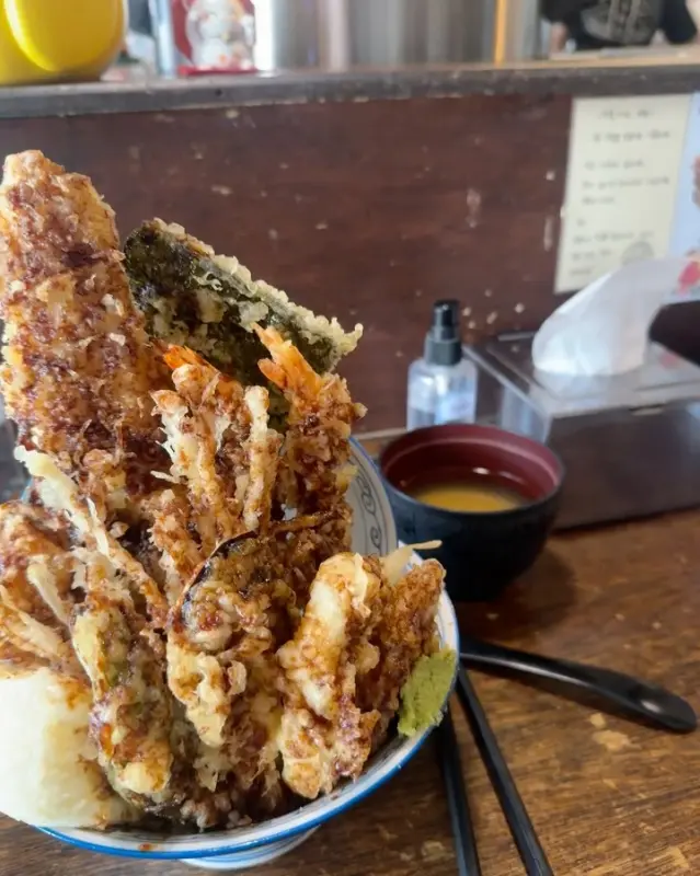 푸짐한 아나고 텐동의 비주얼