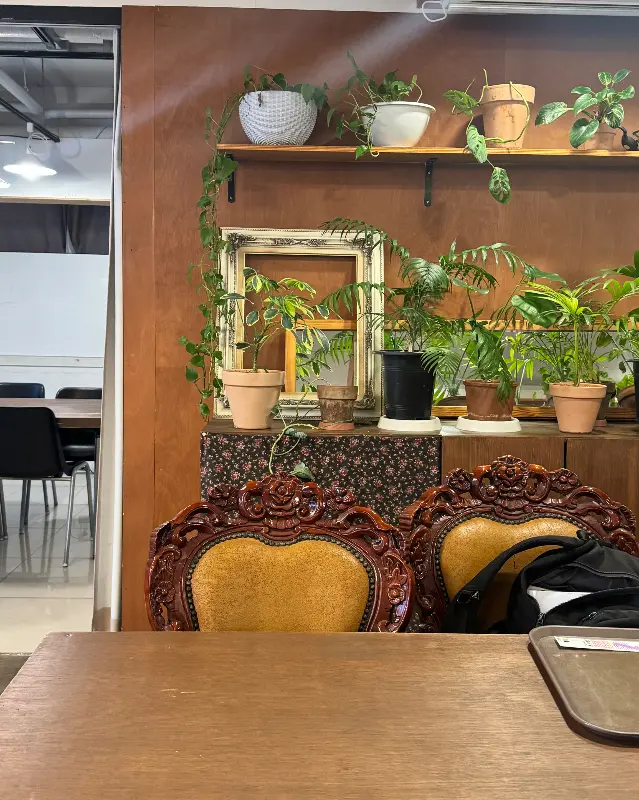 카페 내부 인테리어