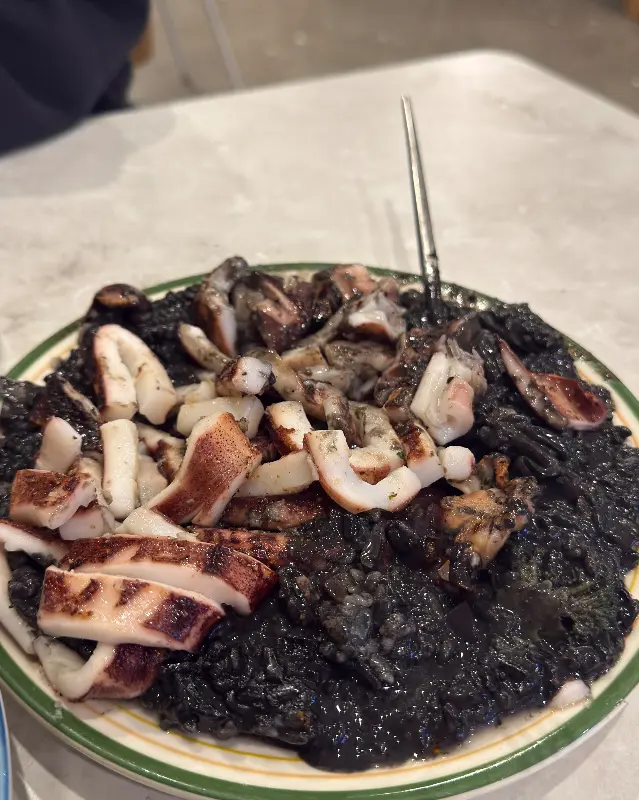 랜드마크195의 오징어 먹물 리조또