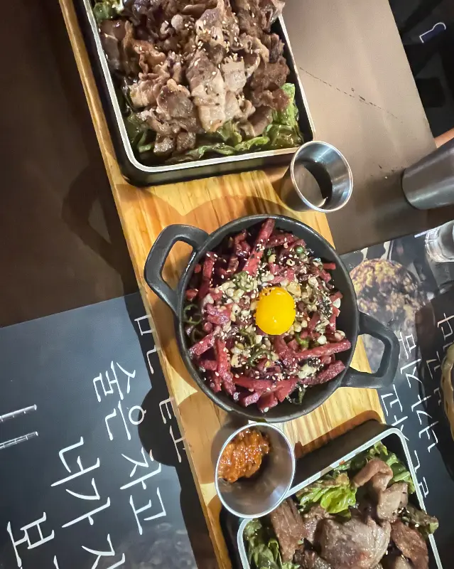 육회와 돼지갈비