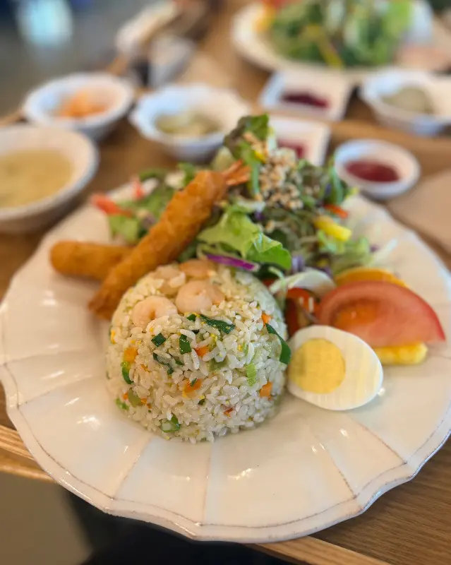 정갈하게 담겨 나온 볶음밥