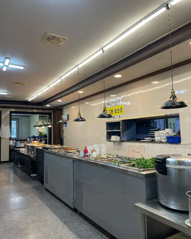 넓고 깔끔한 옥당기사식당 내부