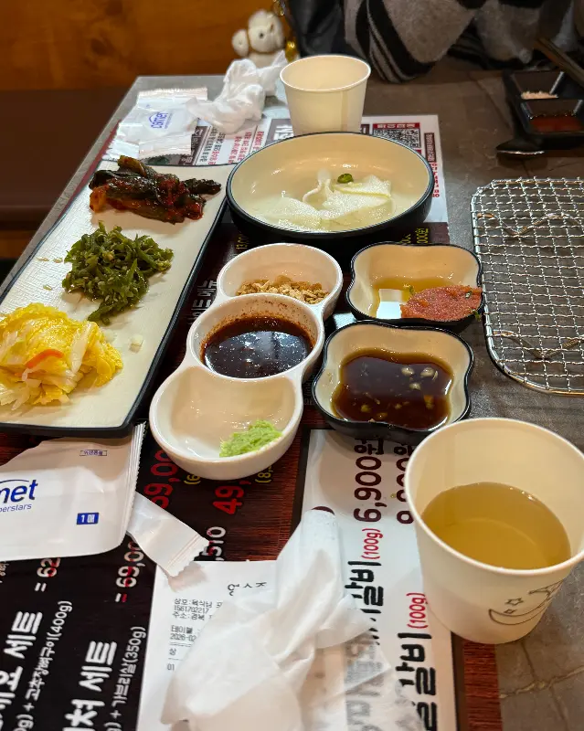 정갈하게 차려진 밑반찬