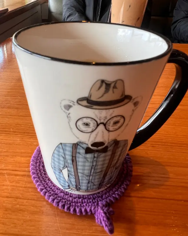 독특한 디자인의 컵