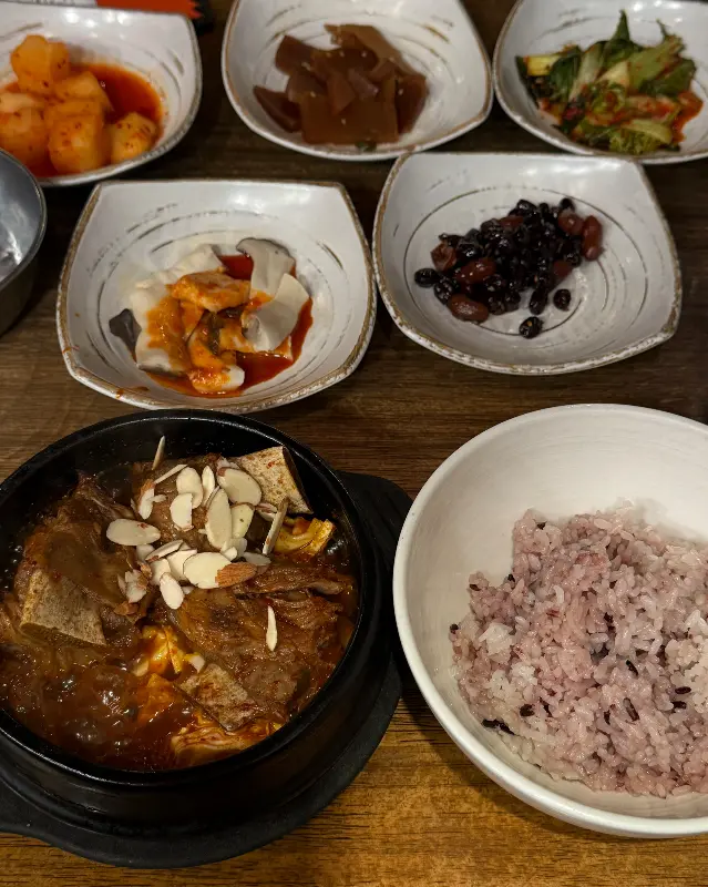 순두부찌개와 잡곡밥