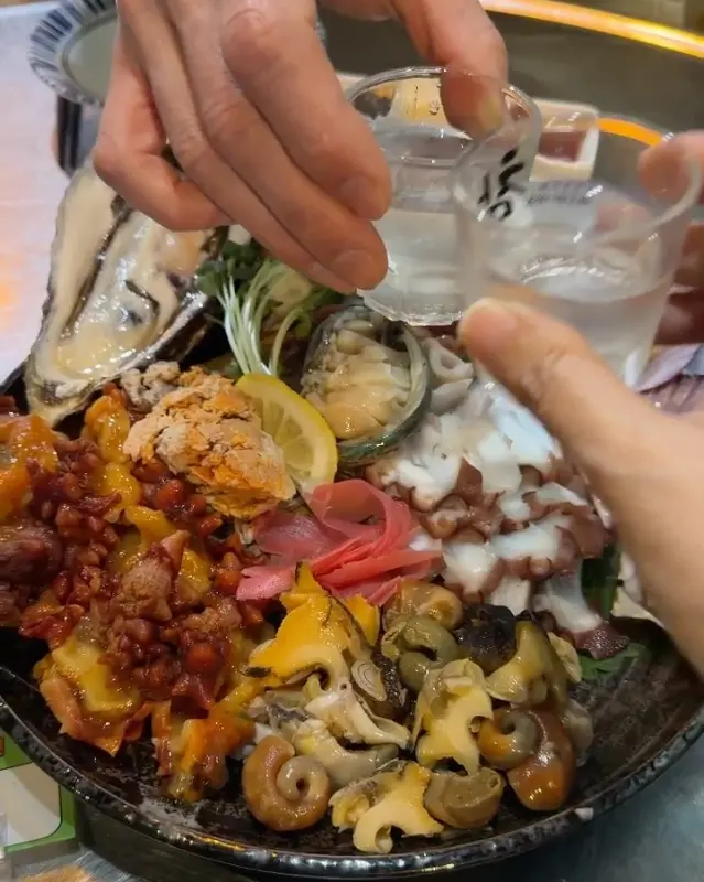 싱싱한 해산물에 술 한 잔