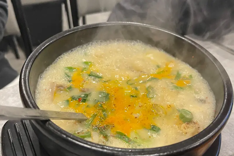 뚝배기에 담겨 나오는 폭탄 계란찜