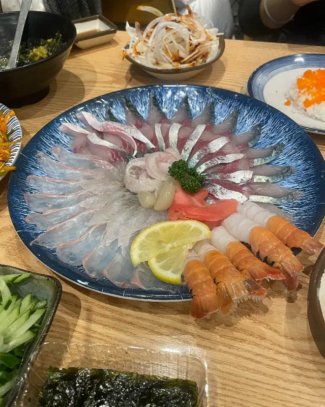 신선함이 눈으로 보이는 고등어회