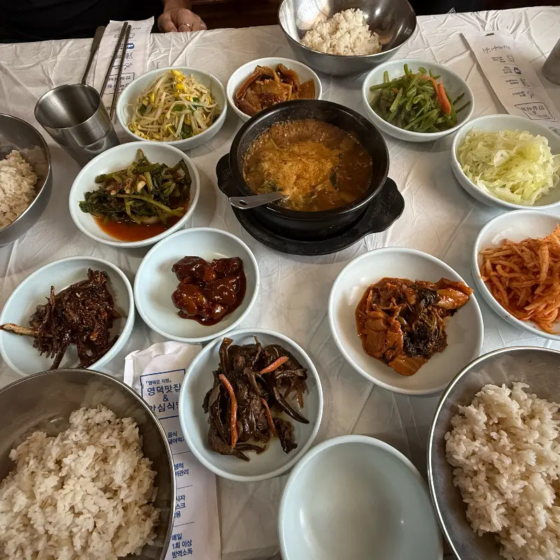 푸짐한 보리밥 정식 한 상 차림