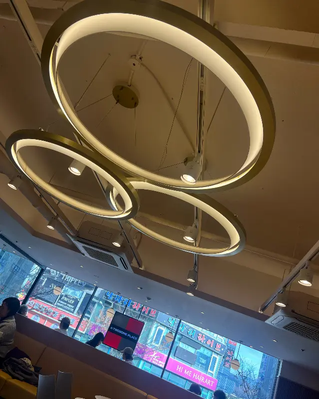 모던한 디자인의 조명