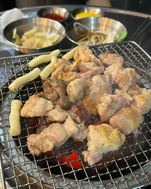 닭다리살과 떡사리