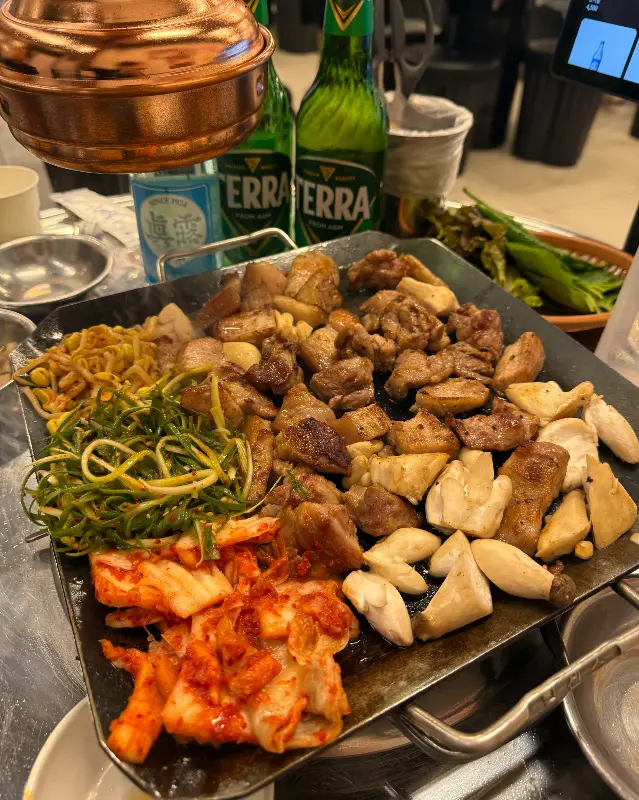 푸짐한 뒷고기 한 상 차림