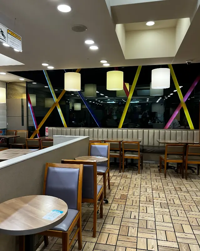 깔끔한 매장 내부