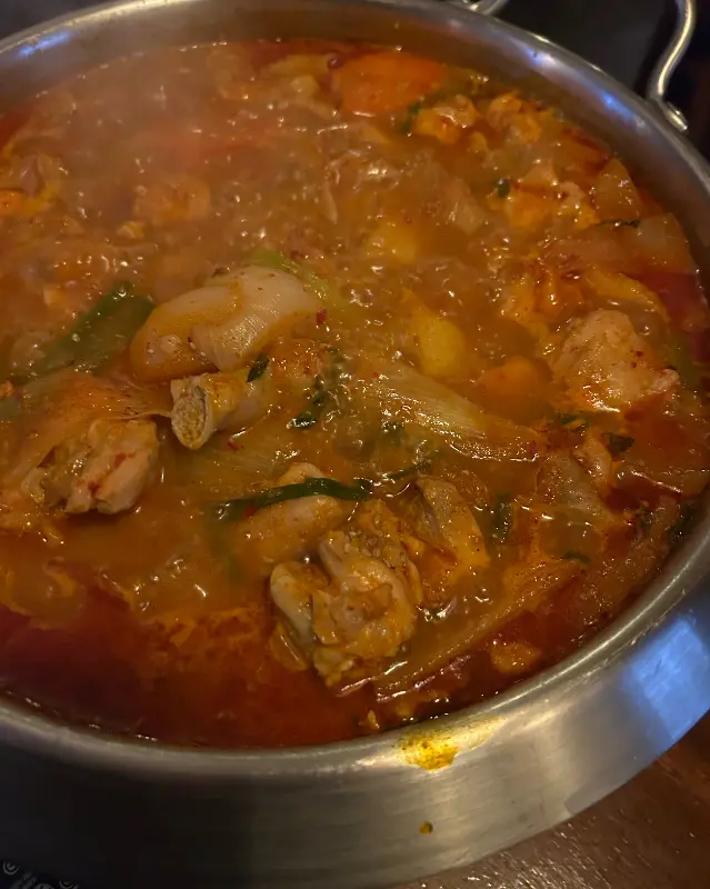 보글보글 끓는 닭볶음탕