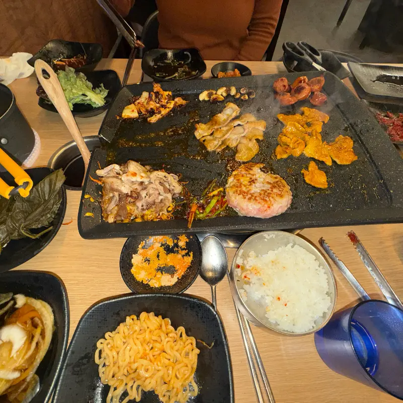 김치찌개와 볶음밥