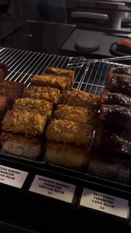 다양한 종류의 휘낭시에