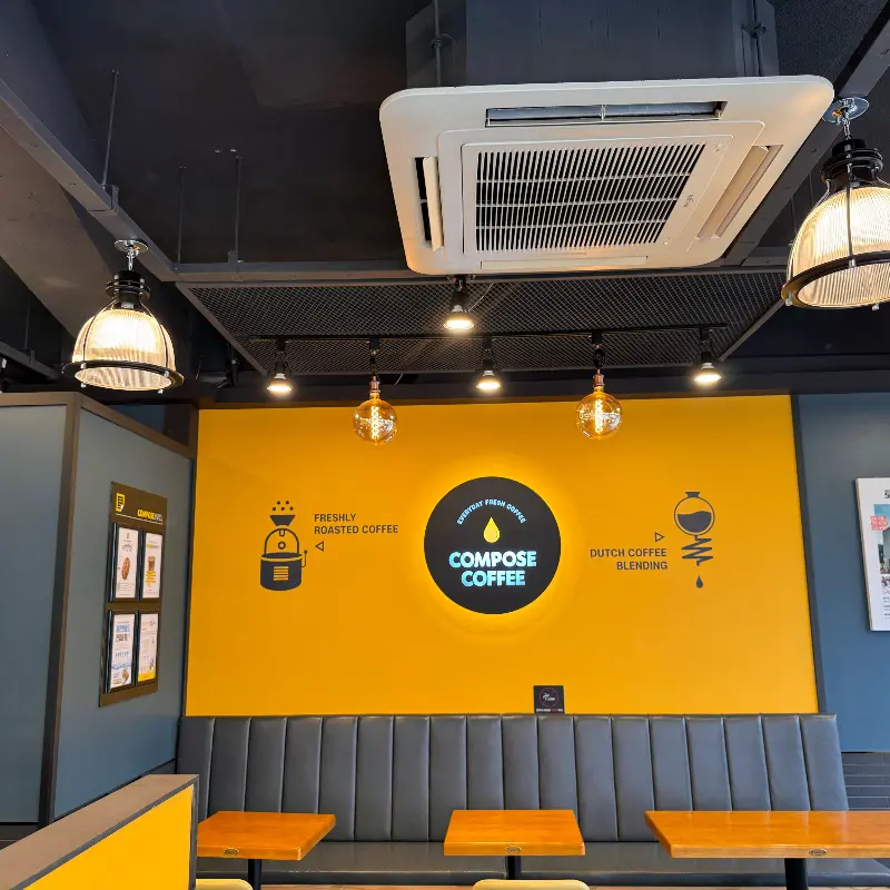 컴포즈커피 강진시장점 내부 인테리어