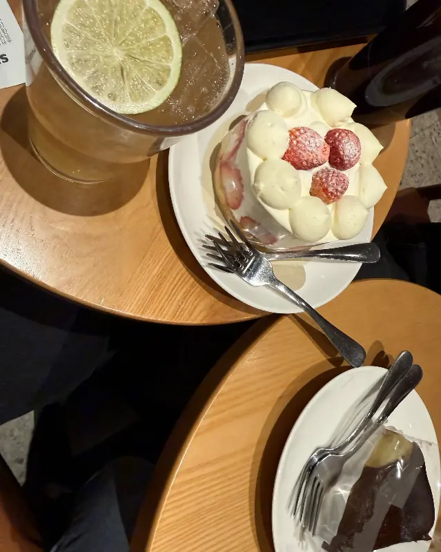 딸기 요거트와 케이크