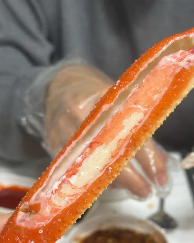 살이 꽉 찬 대게 다리