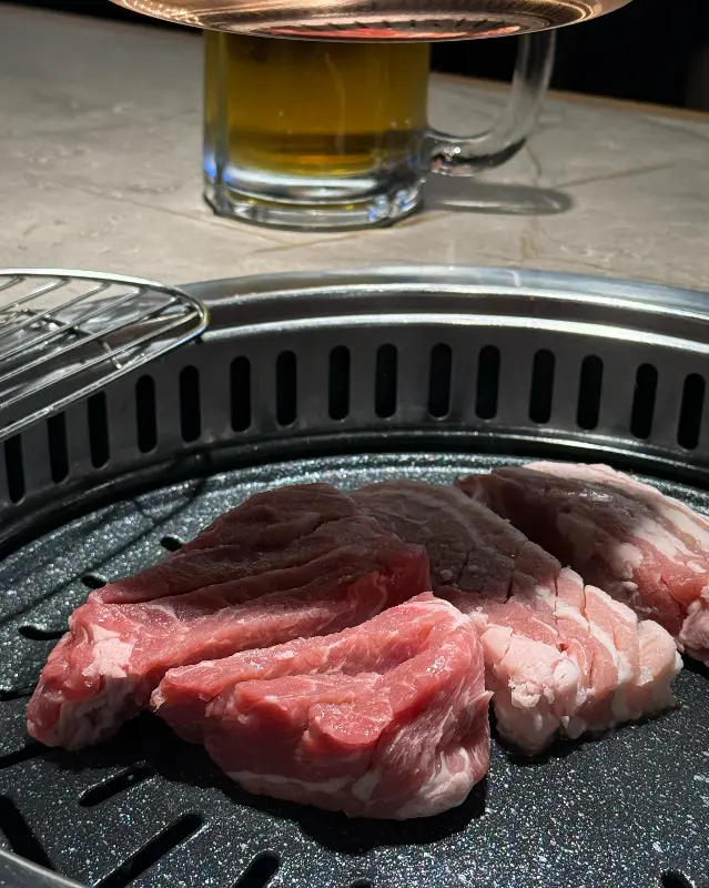 숯불에 구워 더욱 맛있는 삼겹살