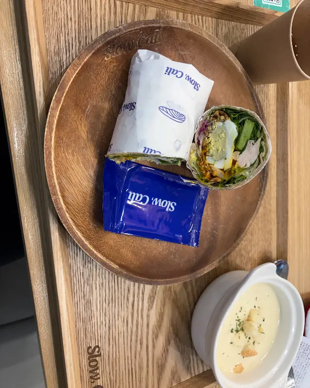 닭가슴살 에그 통밀랩과 콘 스프