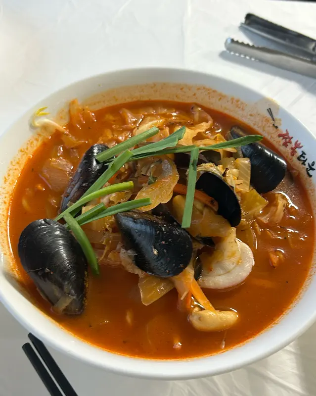 해산물과 야채가 듬뿍 들어간 짬뽕