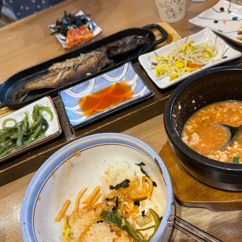 순두부찌개와 비빔밥