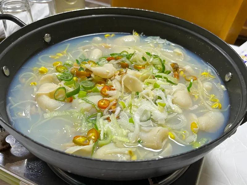 시원하고 깔끔한 국물이 일품인 도다리쑥국