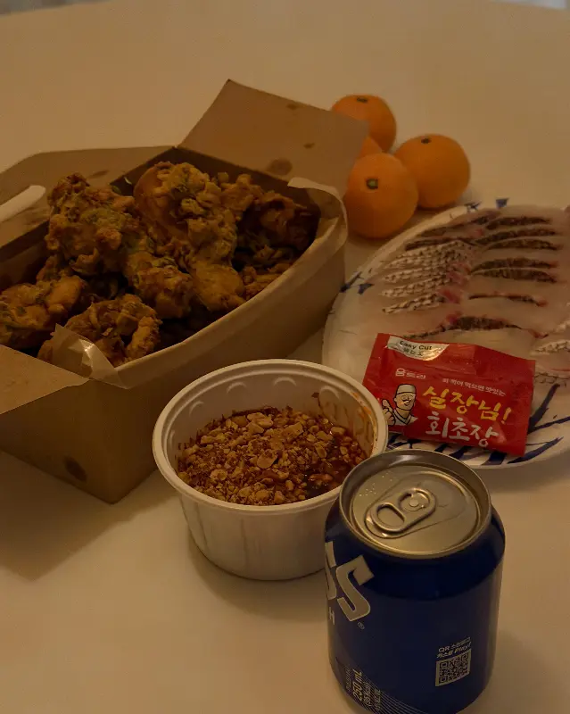 치킨과 다양한 음식