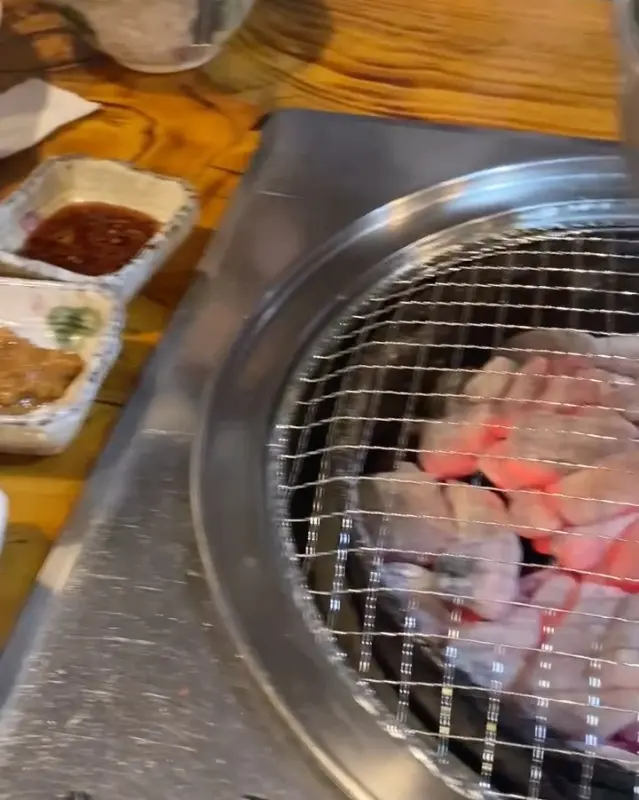 참숯 위에서 익어가는 닭갈비