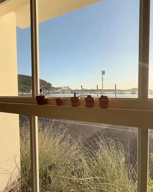 창밖으로 보이는 바다 뷰