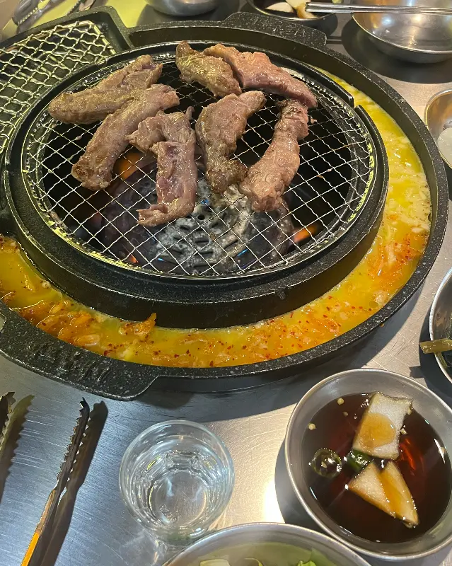 불판 위에서 익어가는 갈매기살