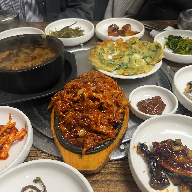 더덕구이 정식 한 상 차림