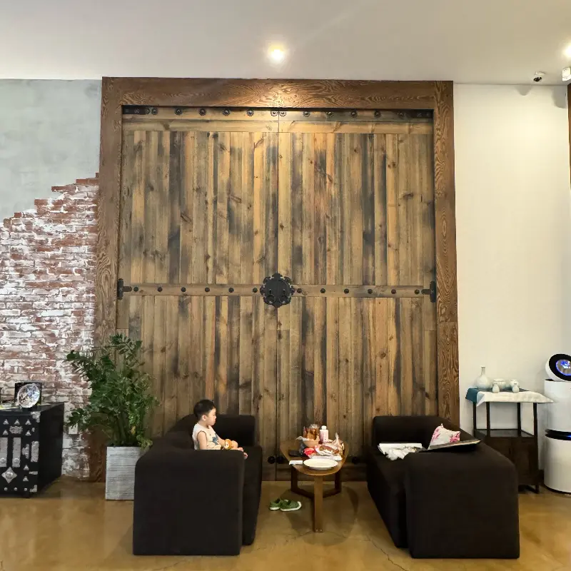 장수당 2층의 테이블 좌석