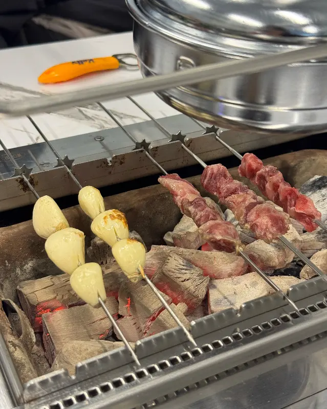숯불에 구워먹는 양꼬치