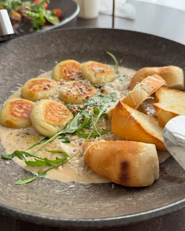 크림 소스와 뇨끼의 환상적인 조화