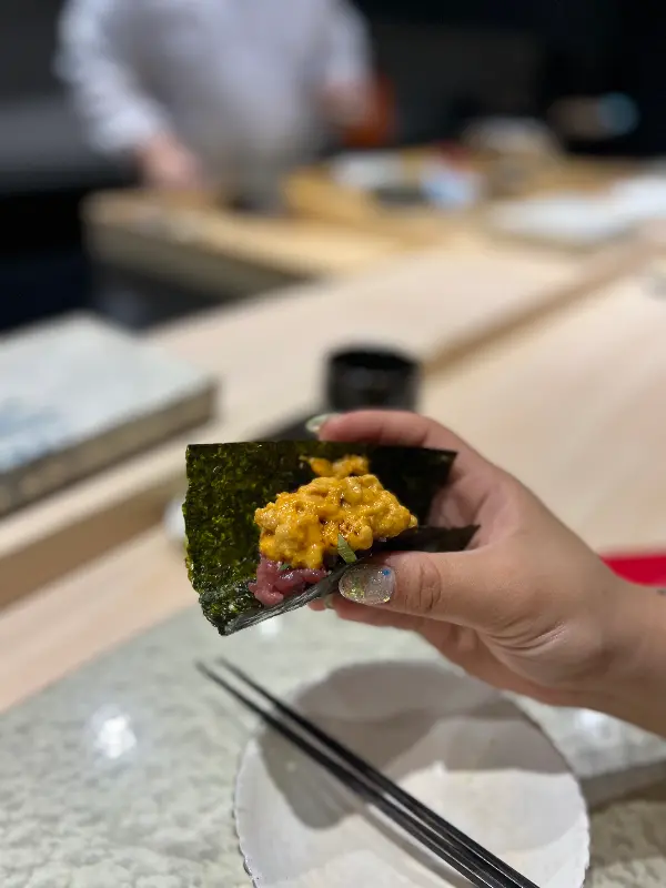 우니와 참치가 들어간 스시