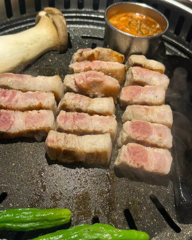 초일육의 삼겹살과 버섯, 꽈리고추